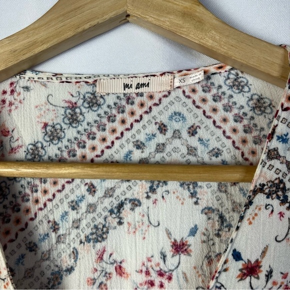 Francesca's Mi Ami Catelyn White Red Lace Up Tile Print Blouse XS - Picture 6 of 6